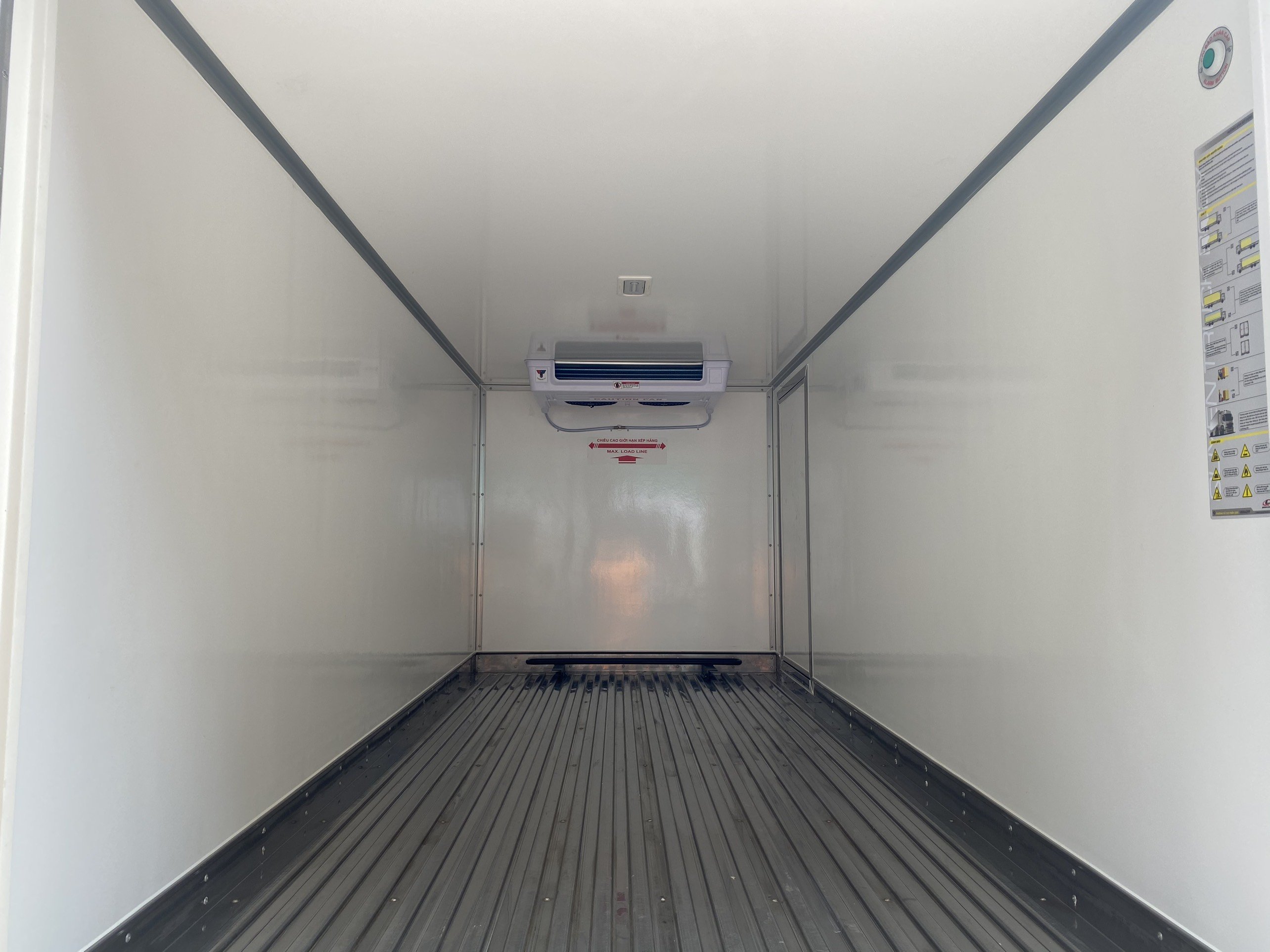 Xe tải Hyundai N250SL thùng đông lạnh 